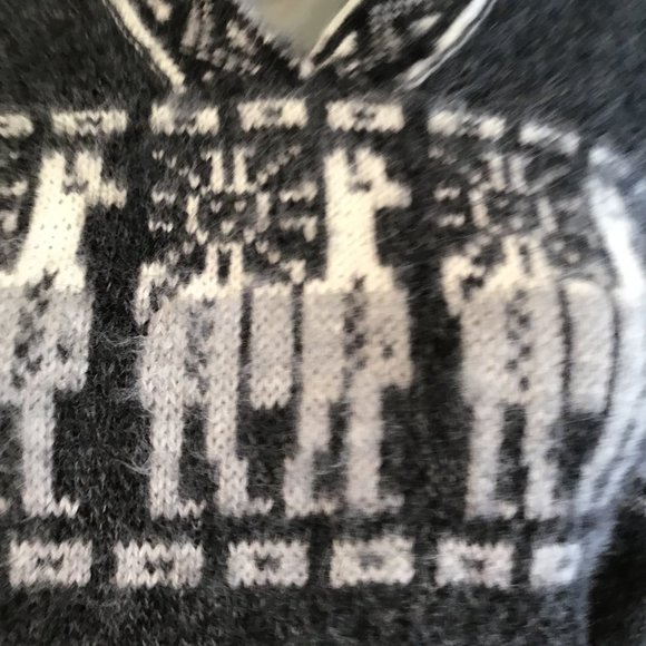 Classic Shakira Hooded Sweater with Fringed Hem Size S - Picture 9 of 11